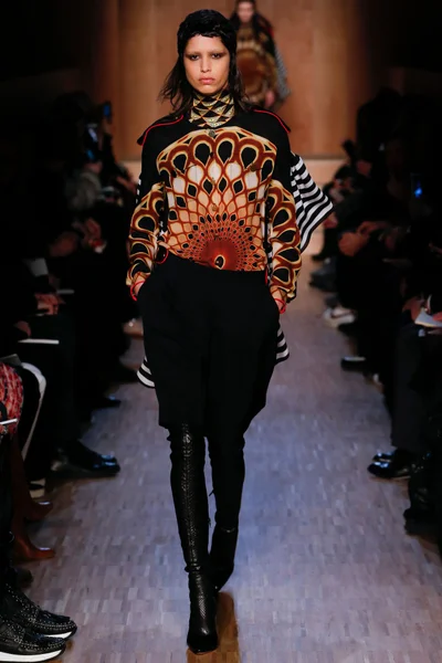 Look 4